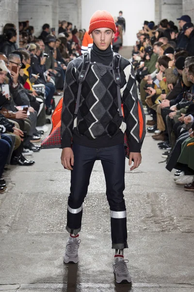 Look 25